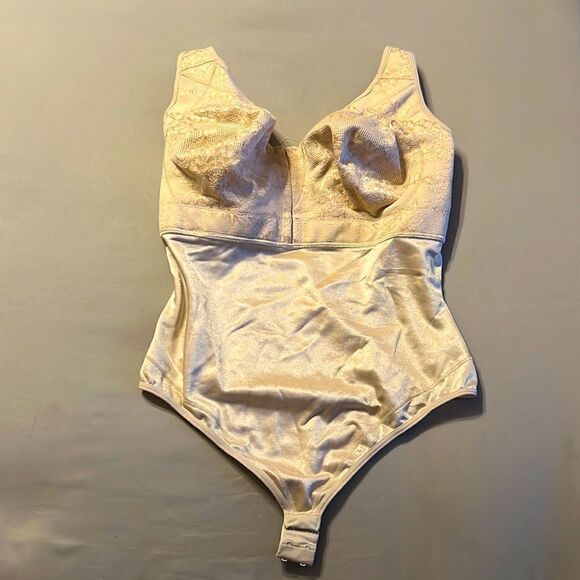 Annette Firm Support Body Shaper - Size 36DD - Picture 1 of 13